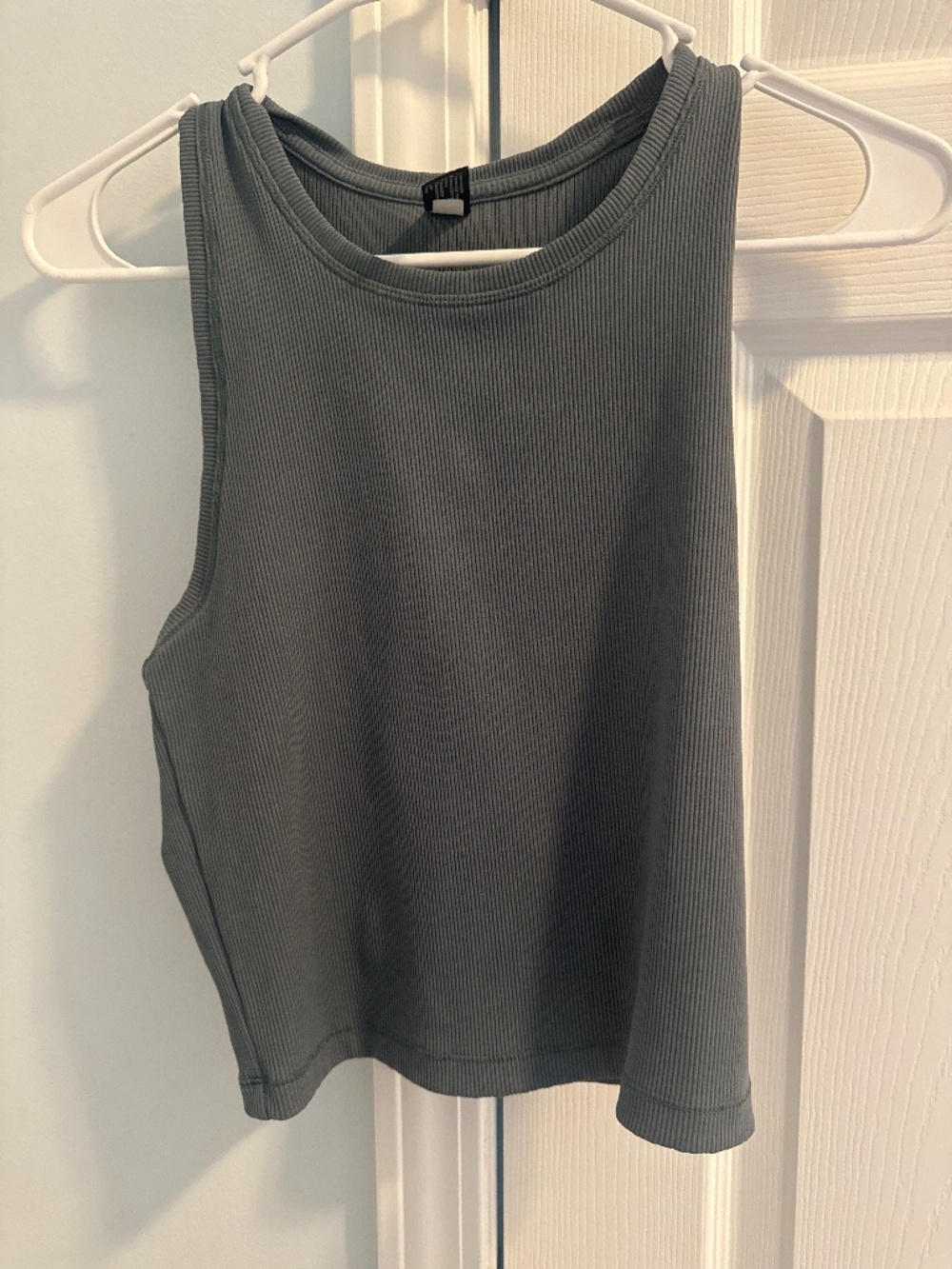 90 degrees cropped tank
